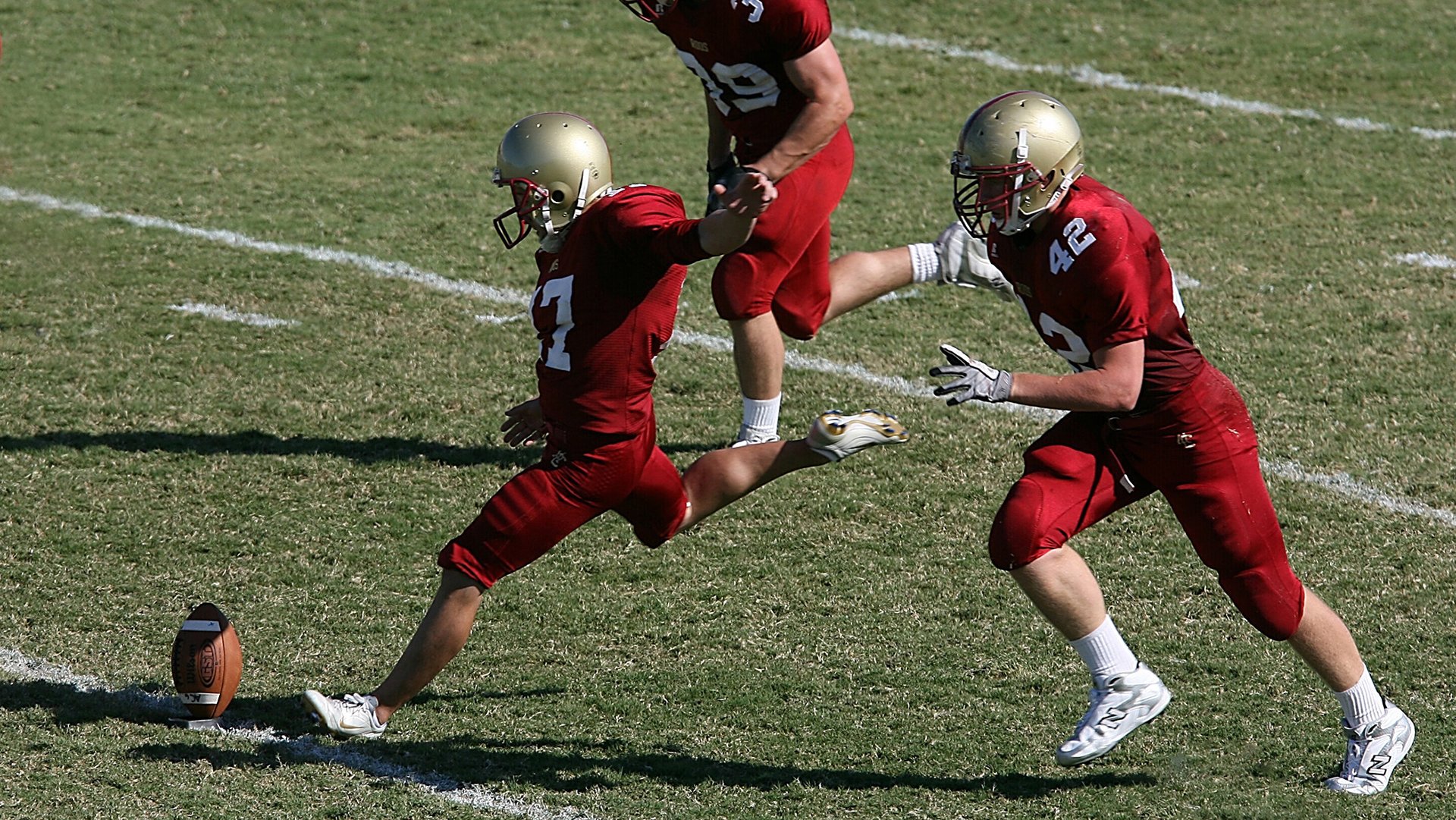 “高新区全民健身馆壁球赛:一个回合的变化,决定冠军命运!”