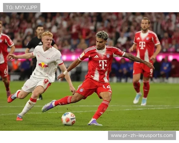 拜仁中路突破配合完成漂亮进球：从场上技艺到日常训练的灵感